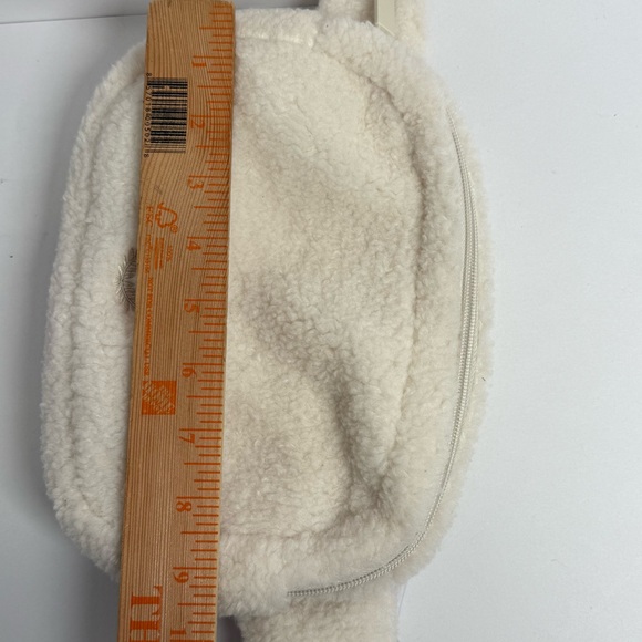 Victoria's Secret Pink Sherpa Belt Bag Fanny Pack White/cream & Stretch Belt New - Picture 12 of 12